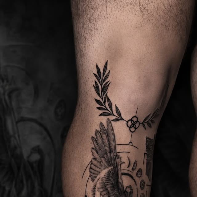 Grid de seis tatuajes artísticos de alta calidad que incluyen una brújula, un león realista, un águila americana, una rosa geométrica, un colibrí en color y una carpa koi japonesa.